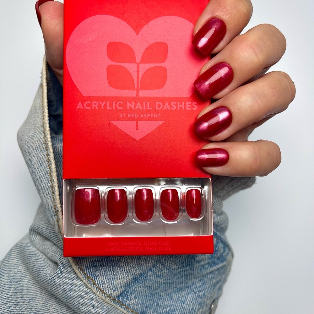 Red Aspen Keepsake Kina Acrylic Nail Dashes